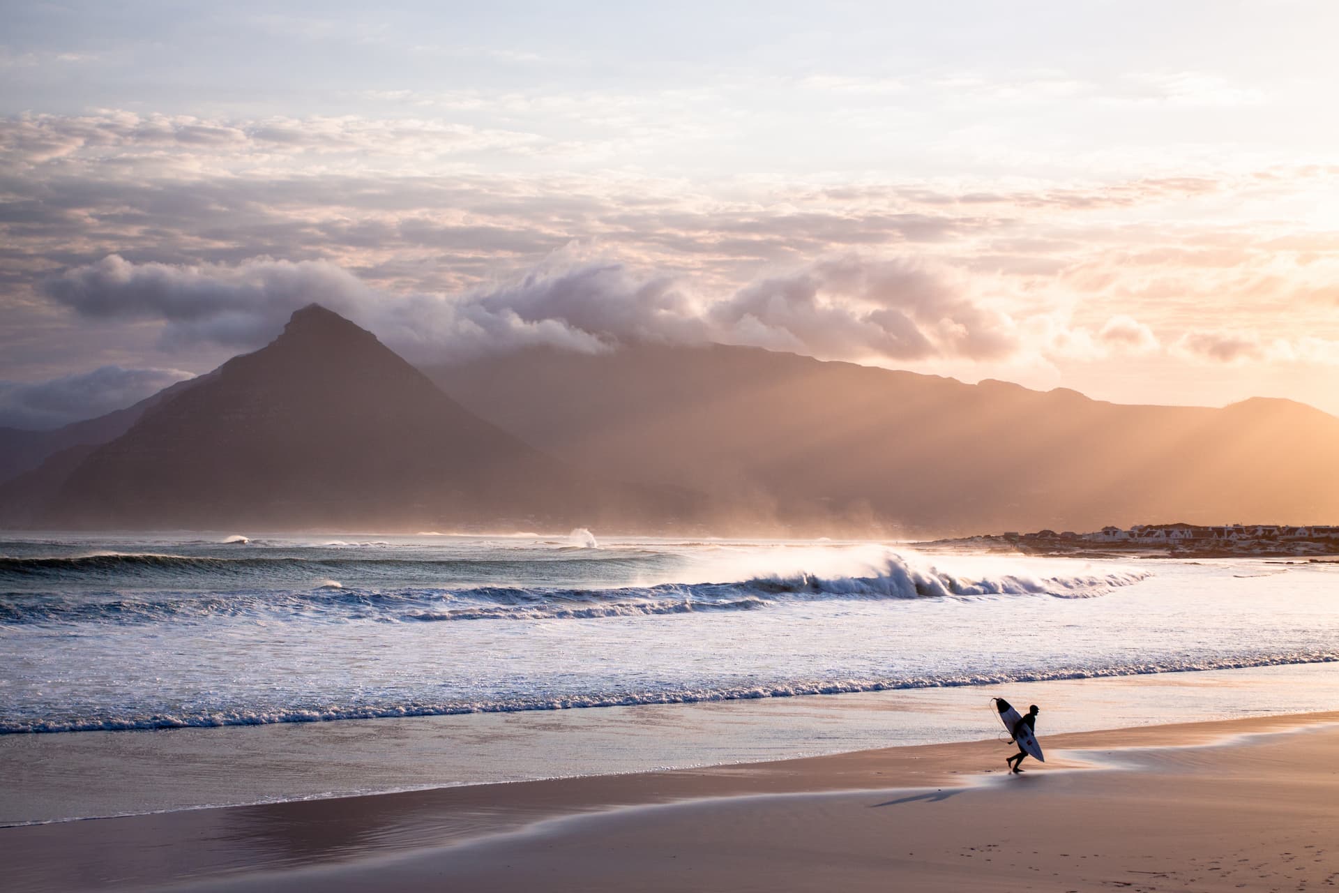 Kommetjie beach at sunrise - photo by Alan van Gysen